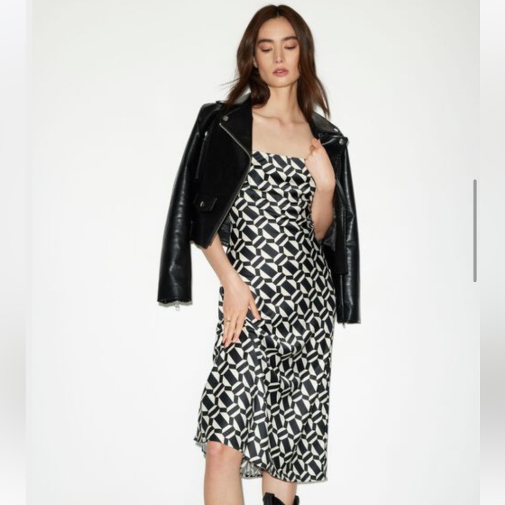 DYNAMITE MIDI SLIP DRESS